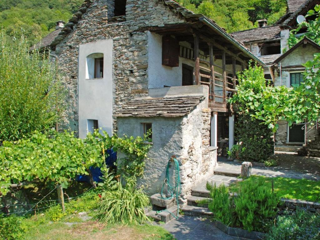 Vila Rustico Pult Someo Exteriér fotografie