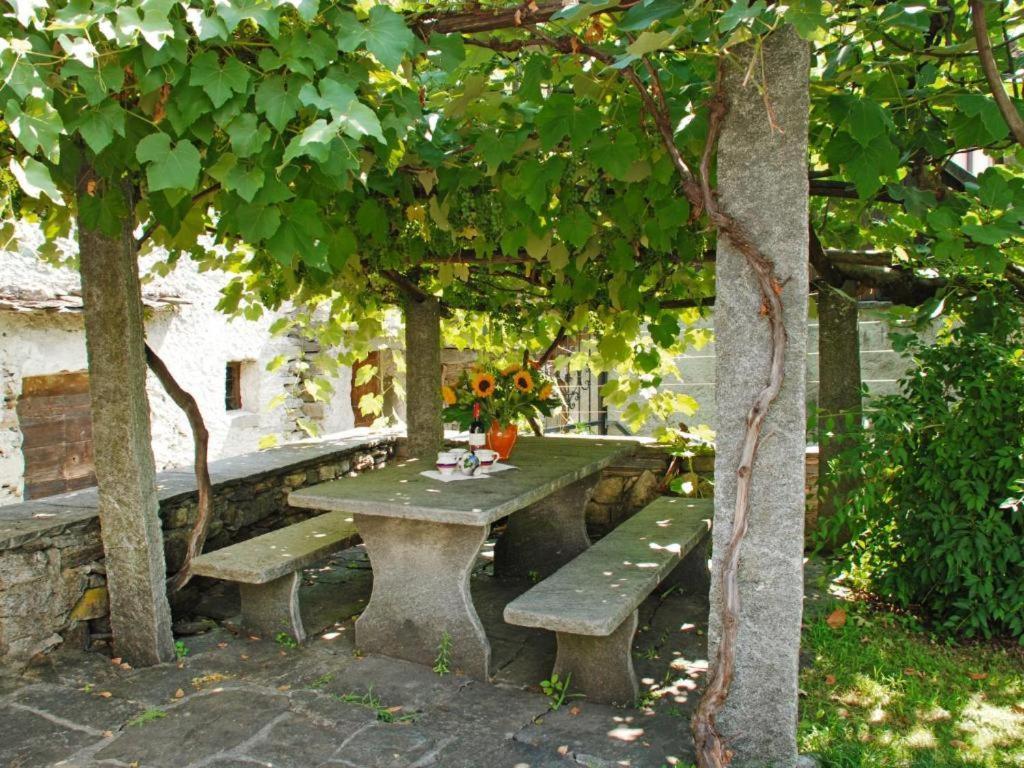 Vila Rustico Pult Someo Exteriér fotografie