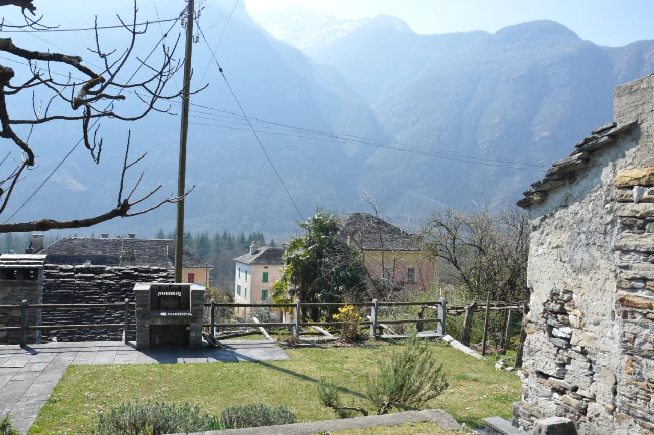 Vila Rustico Pult Someo Exteriér fotografie