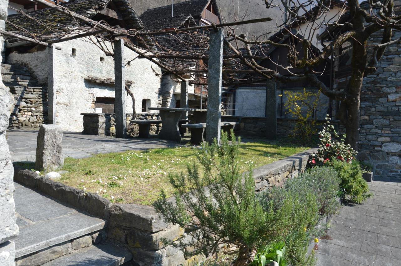 Vila Rustico Pult Someo Exteriér fotografie