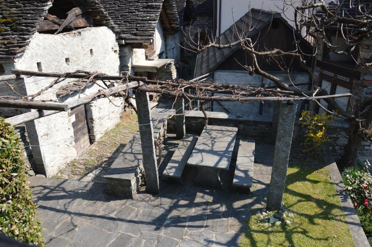 Vila Rustico Pult Someo Exteriér fotografie