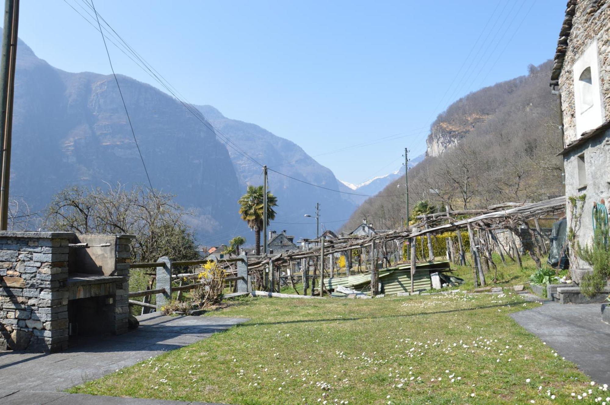 Vila Rustico Pult Someo Exteriér fotografie